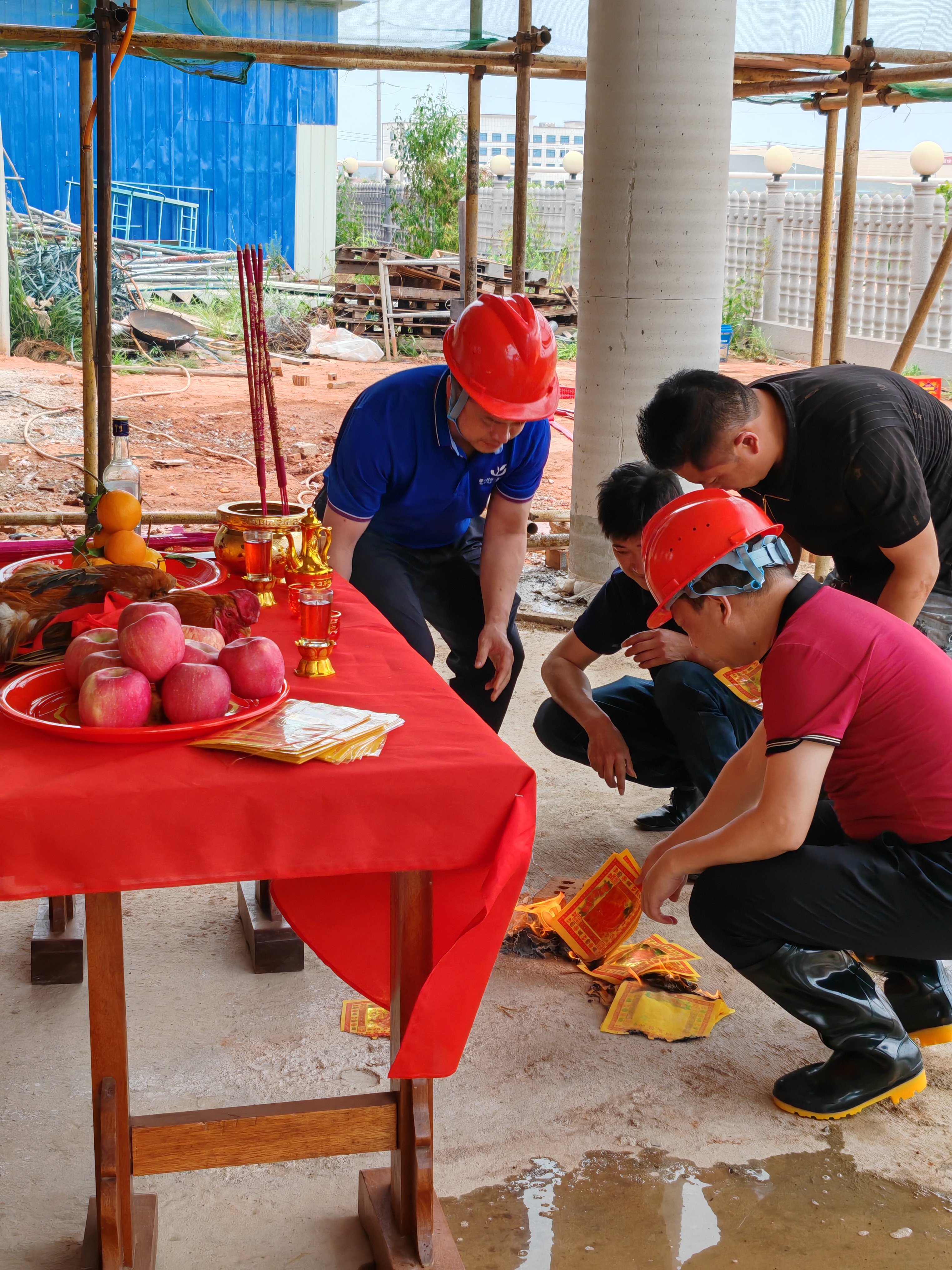 主體結(jié)構(gòu)順利封頂大吉 主體結(jié)構(gòu)順利封頂大吉