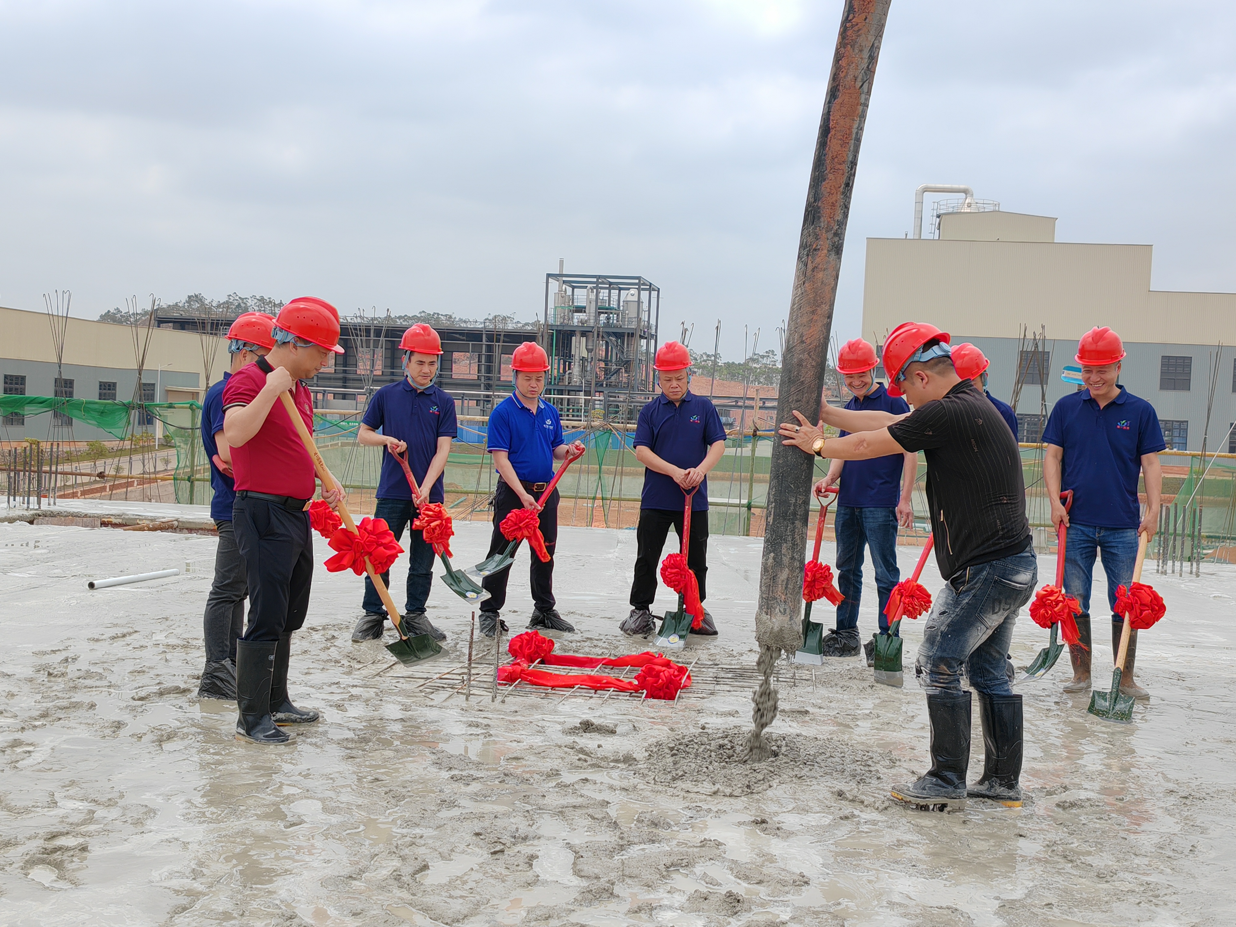 主體結(jié)構(gòu)順利封頂大吉 主體結(jié)構(gòu)順利封頂大吉