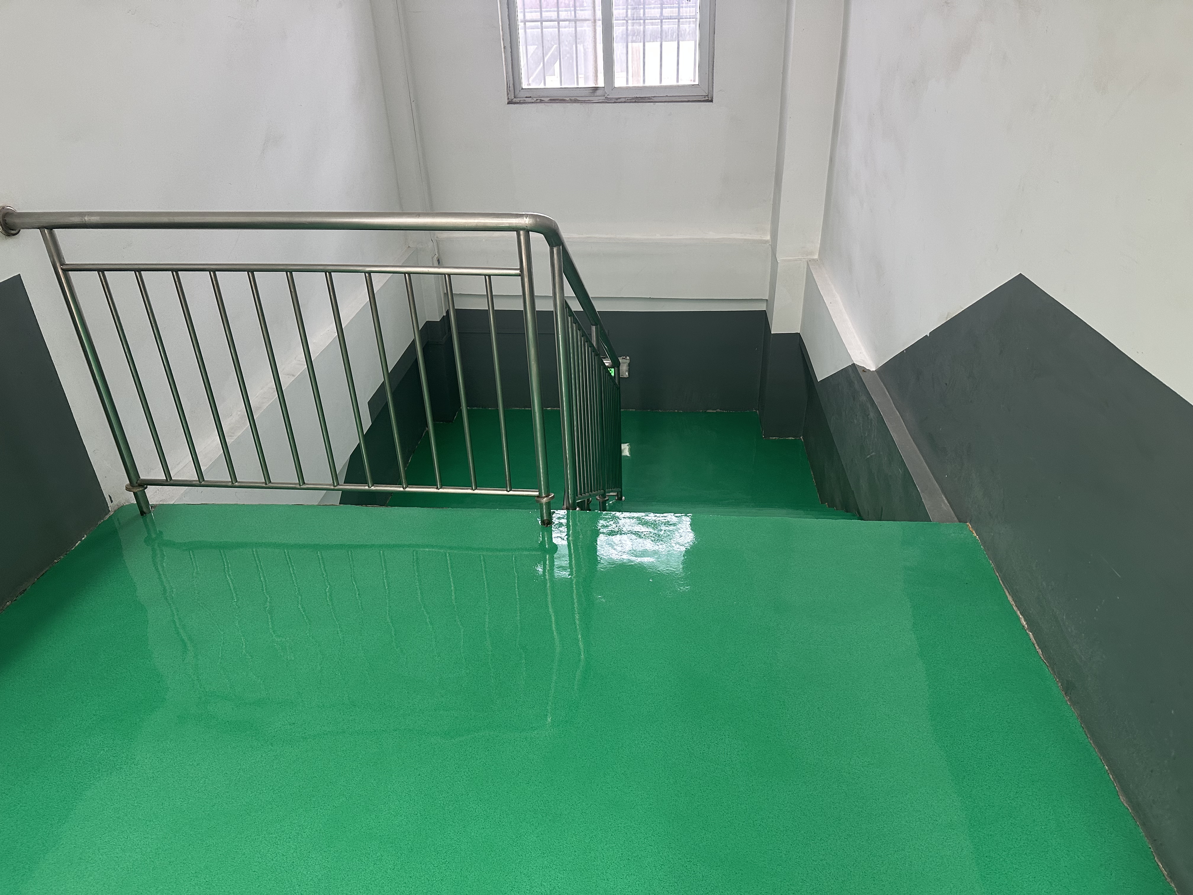 環氧自流平彩砂地坪漆